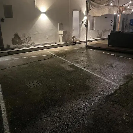 Daisy Air Conditioning - Free Parking - Wifi - Self Check-in *